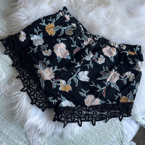 Kendall & Kylie Jenner Brand Shorts w/ Lace | S 🖤 - Picture 7 of 8